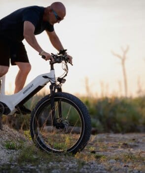 從市場數據看門道：2025下半年，你的下一台單車該選「電」還是「練」？半年：從市場數據預測你的下一台車