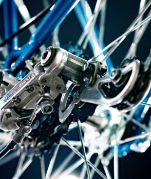 單車變速套件怎麼選？Shimano、SRAM 新手指南，搞懂公路車的心臟！