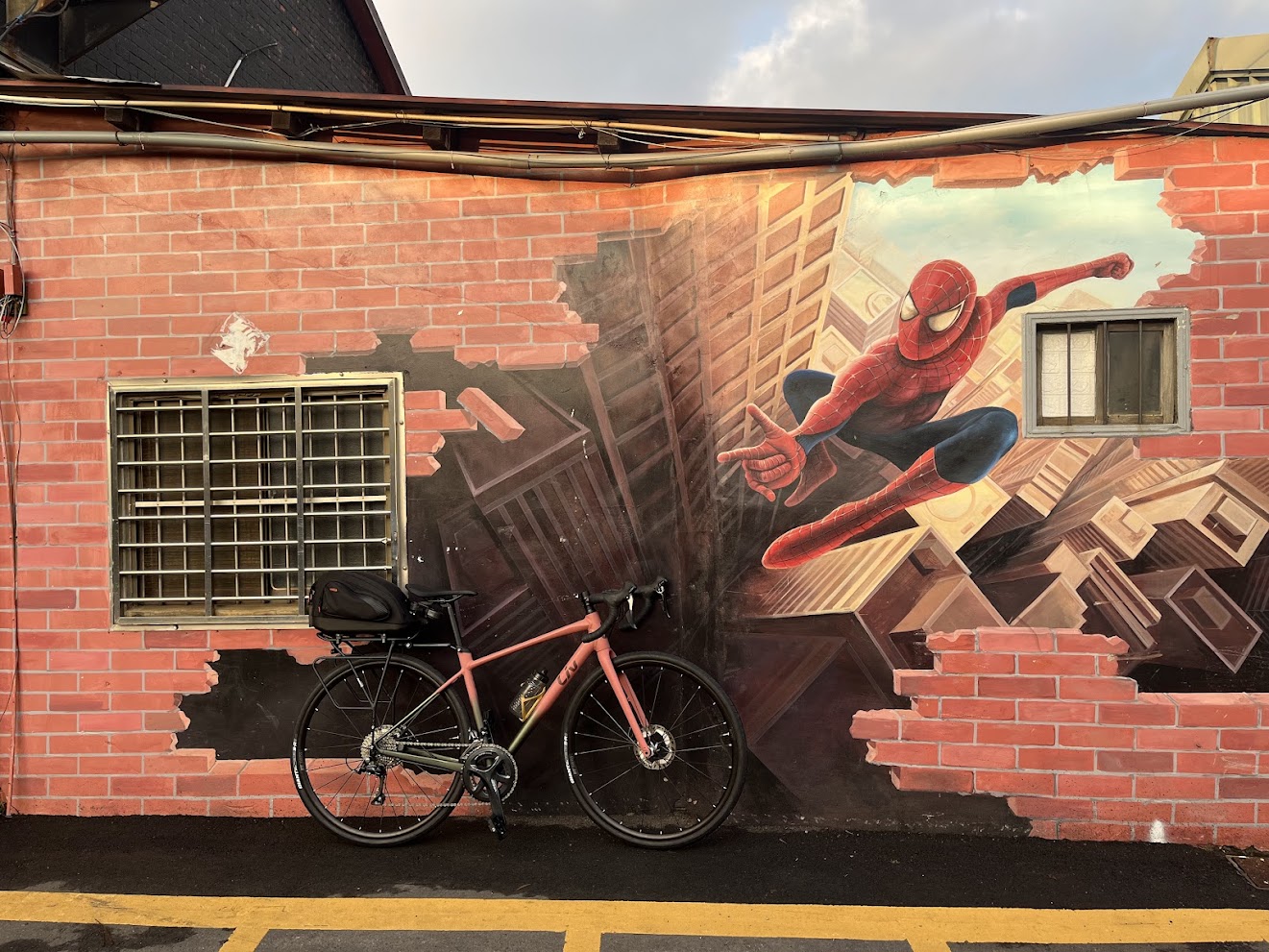 別再用環法賽車買早餐！台中單車慢騎攻略：老宅、咖啡與文創，這才是生活感